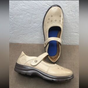*Read Dr. Comfort Sunshine Women's Mary Janes Beige Light Gold Leather Size 8.5W